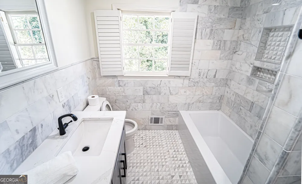 5205 Corinth CIR Stone Mountain, GA 30087