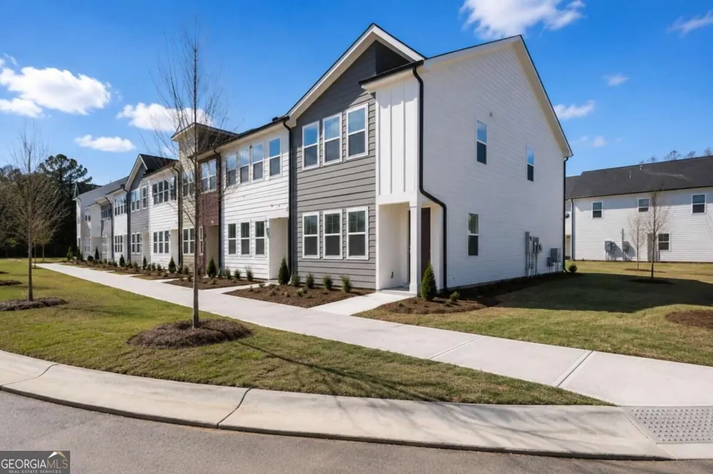 1643 Winpost LN NW Atlanta, GA 30318
