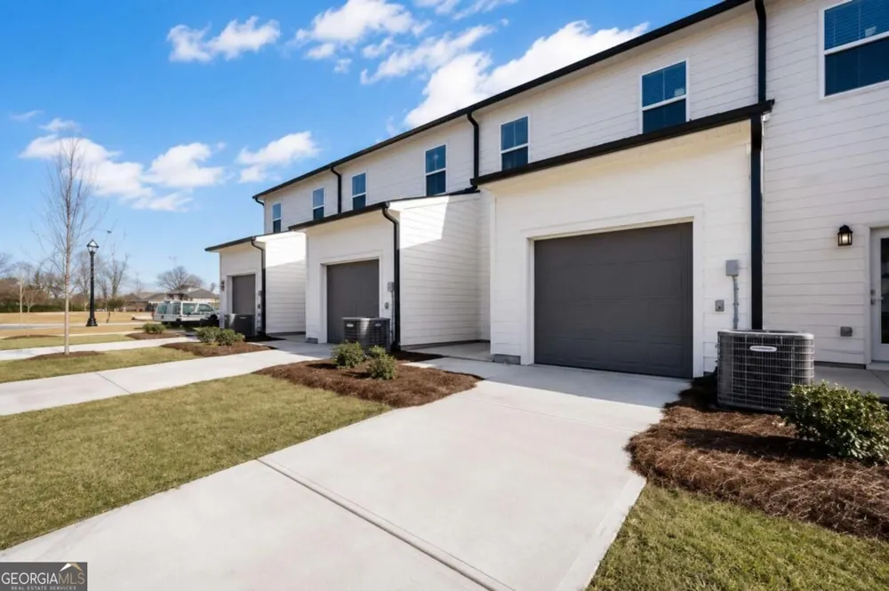 1643 Winpost LN NW Atlanta, GA 30318