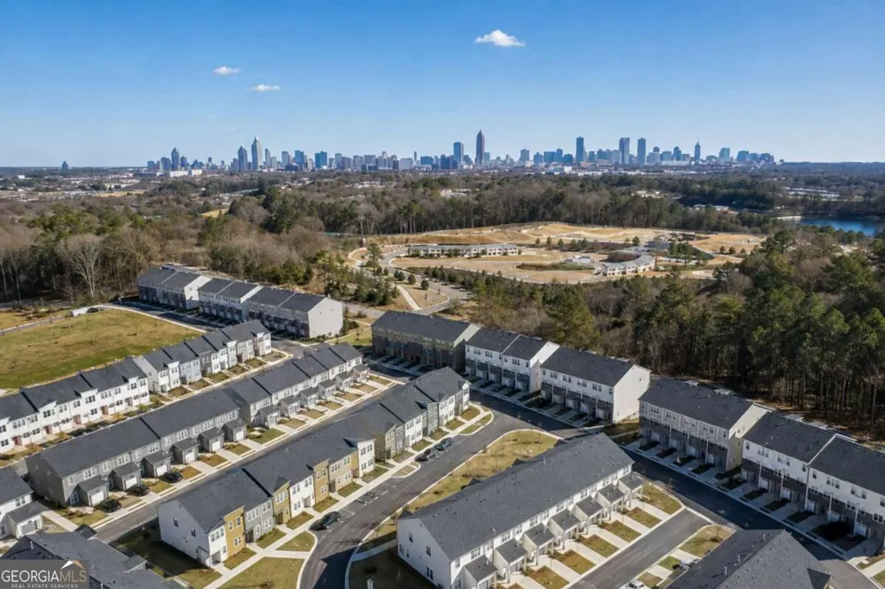 1643 Winpost LN NW Atlanta, GA 30318