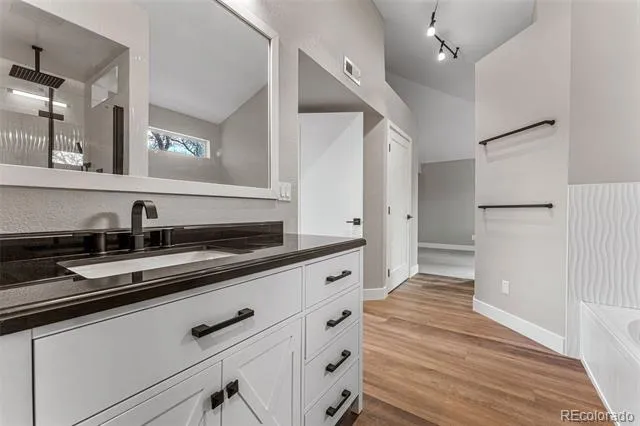 6001 S Yosemite Street #E204 Greenwood Village, CO 80111