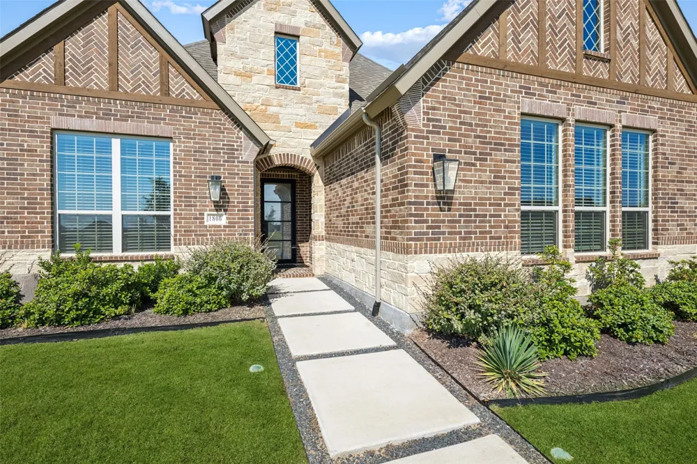 1806 Farmstead Road Mansfield, TX 76063