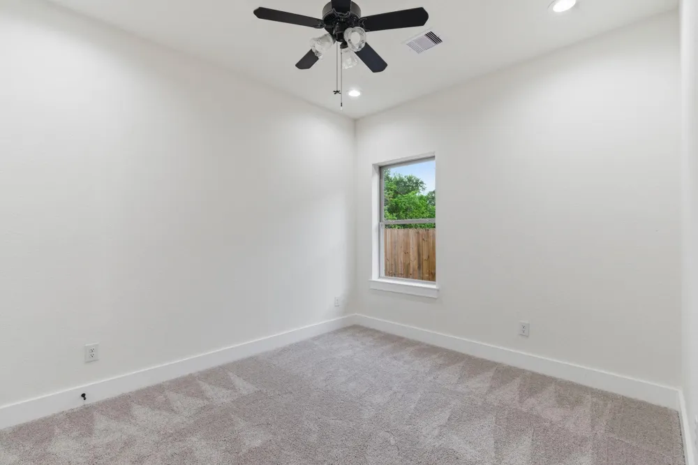 1105 W Lyle Street Cleveland, TX 77327