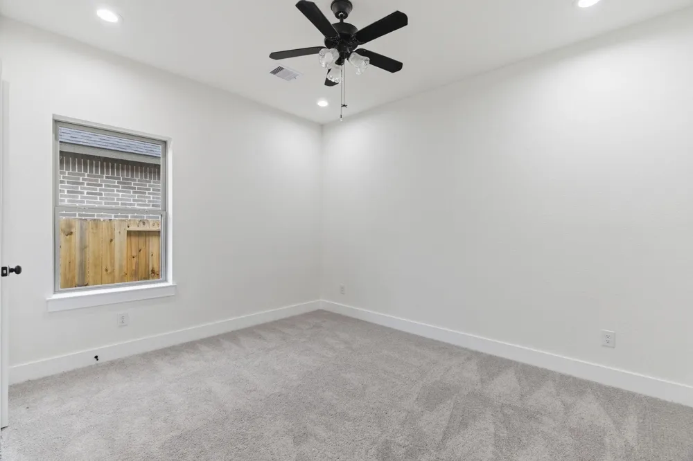 1105 W Lyle Street Cleveland, TX 77327