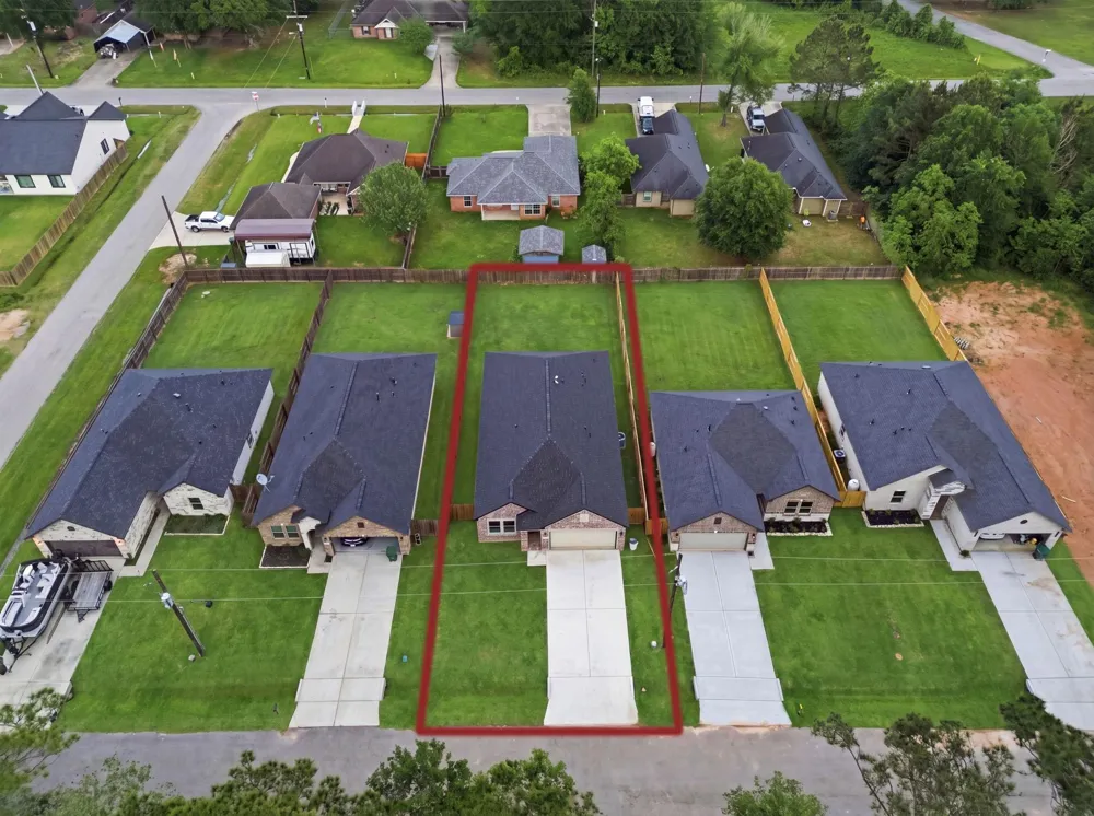 1105 W Lyle Street Cleveland, TX 77327
