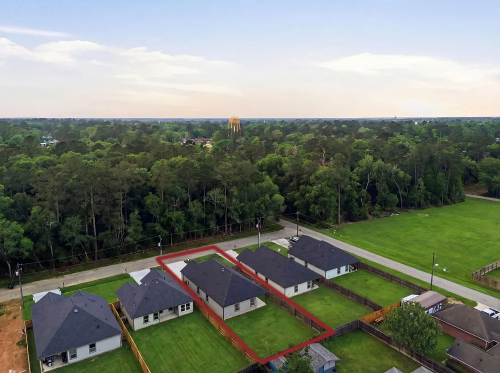 1105 W Lyle Street Cleveland, TX 77327