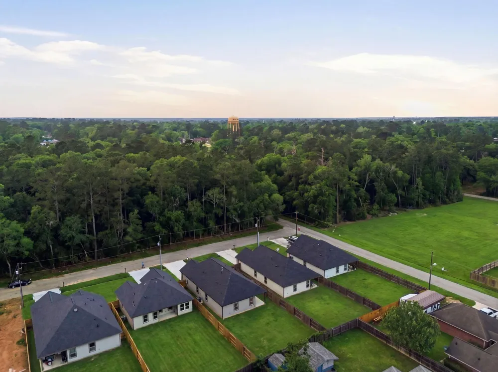 1105 W Lyle Street Cleveland, TX 77327