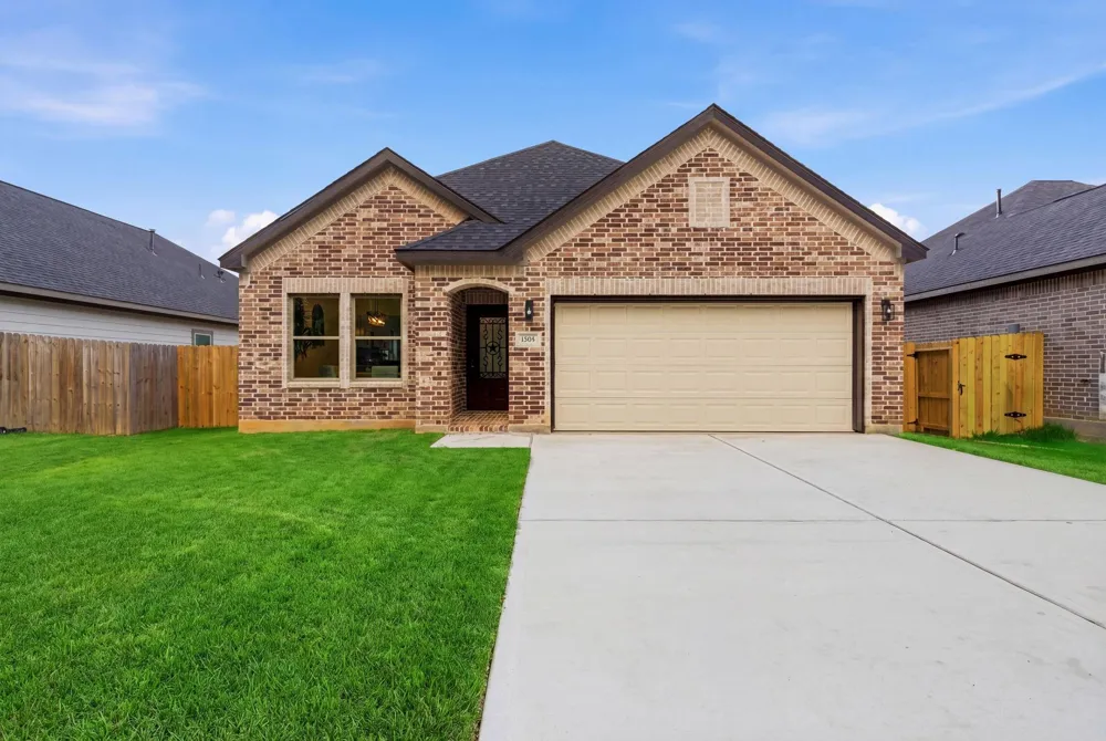 1105 W Lyle Street Cleveland, TX 77327