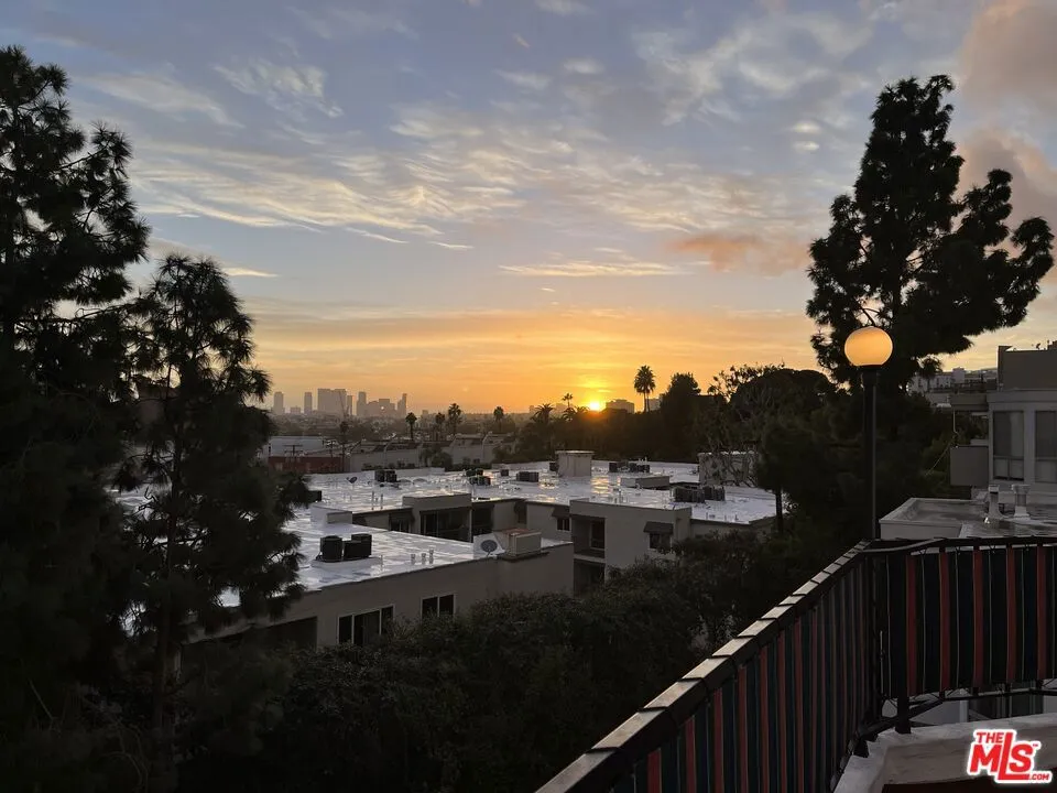 8530 Holloway Drive #222 West Hollywood, CA 90069