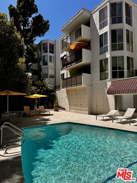 8530 Holloway Drive #222 West Hollywood, CA 90069