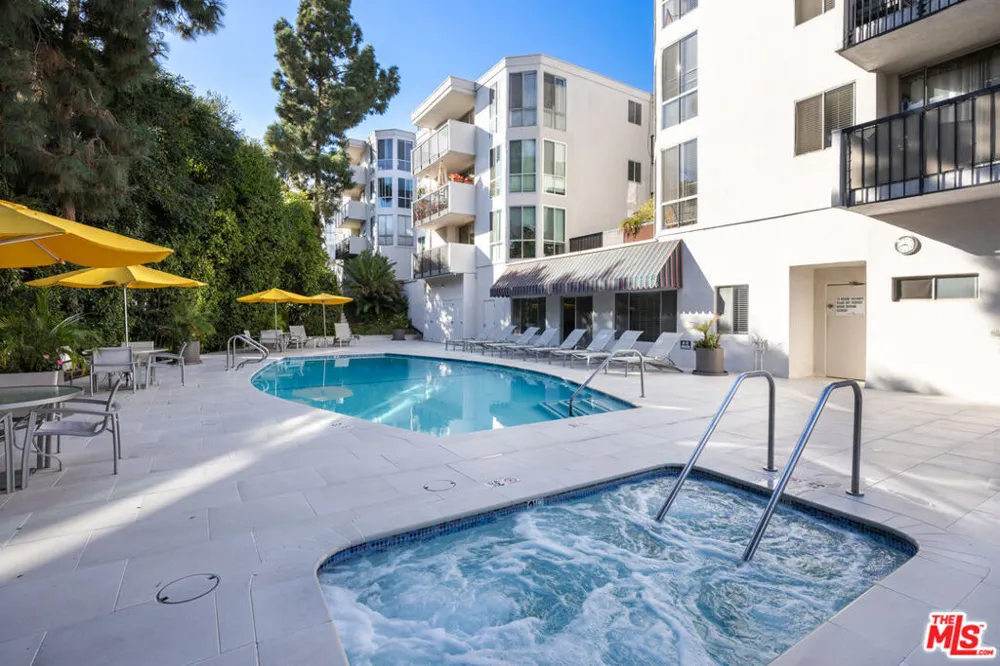 8530 Holloway Drive #222 West Hollywood, CA 90069