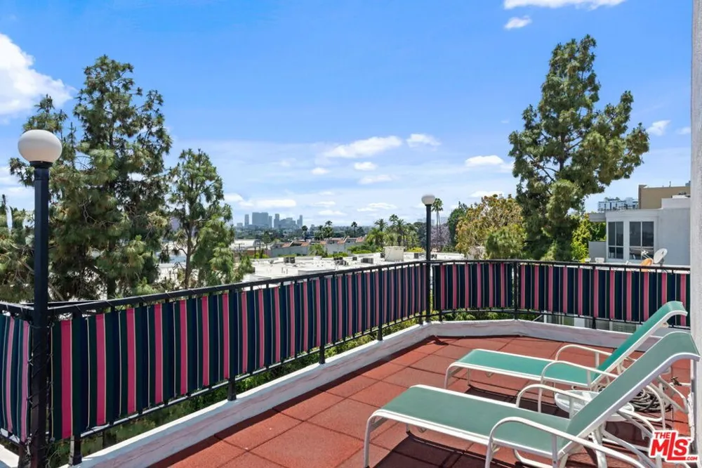 8530 Holloway Drive #222 West Hollywood, CA 90069