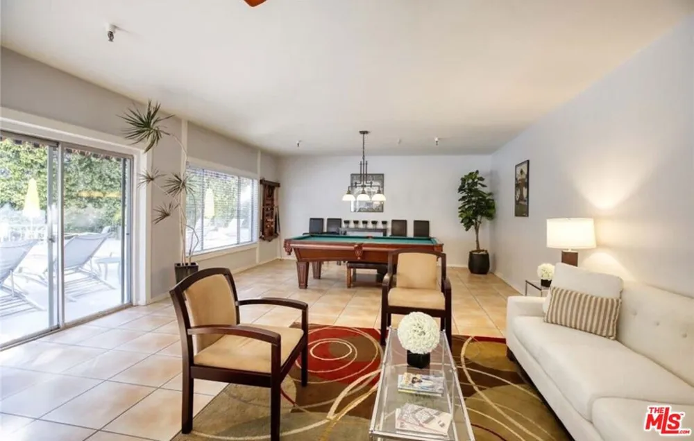 8530 Holloway Drive #222 West Hollywood, CA 90069
