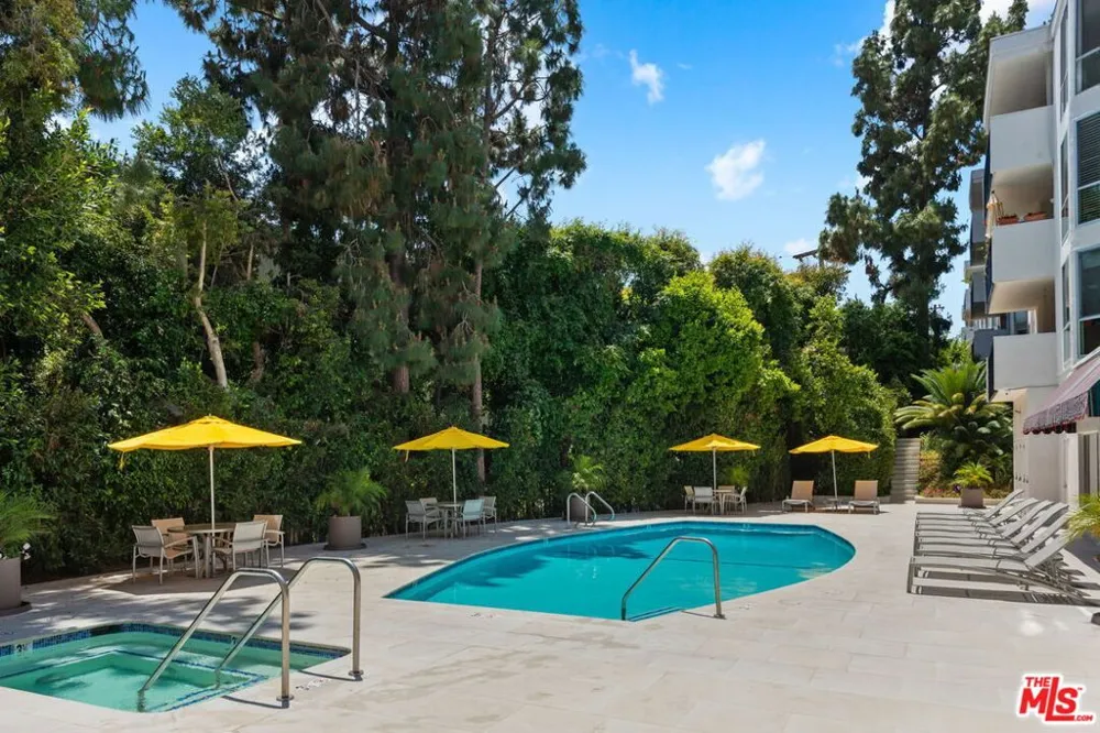 8530 Holloway Drive #222 West Hollywood, CA 90069
