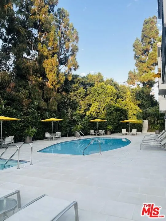 8530 Holloway Drive #222 West Hollywood, CA 90069