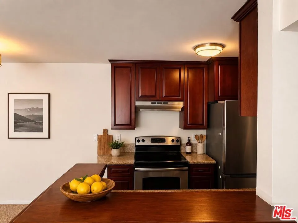 8530 Holloway Drive #222 West Hollywood, CA 90069