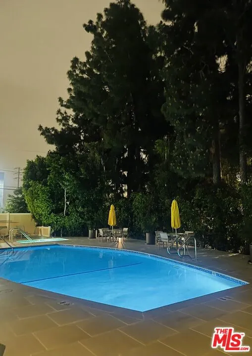 8530 Holloway Drive #222 West Hollywood, CA 90069