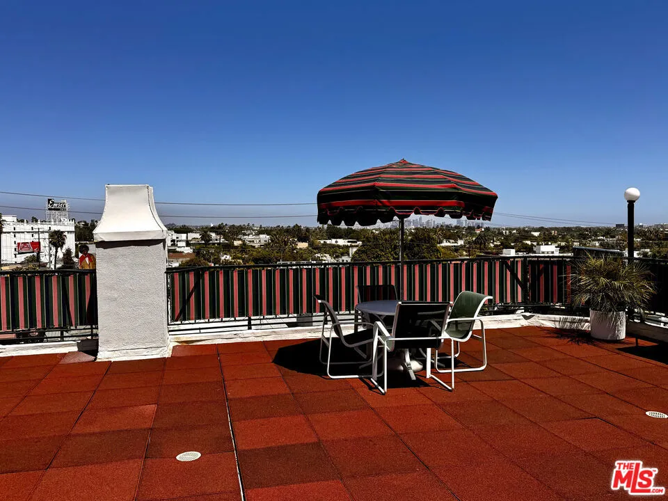 8530 Holloway Drive #222 West Hollywood, CA 90069