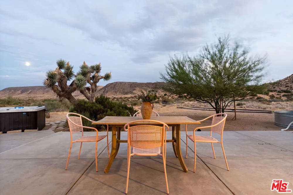 52733 Oak Drive Pioneertown, CA 92268