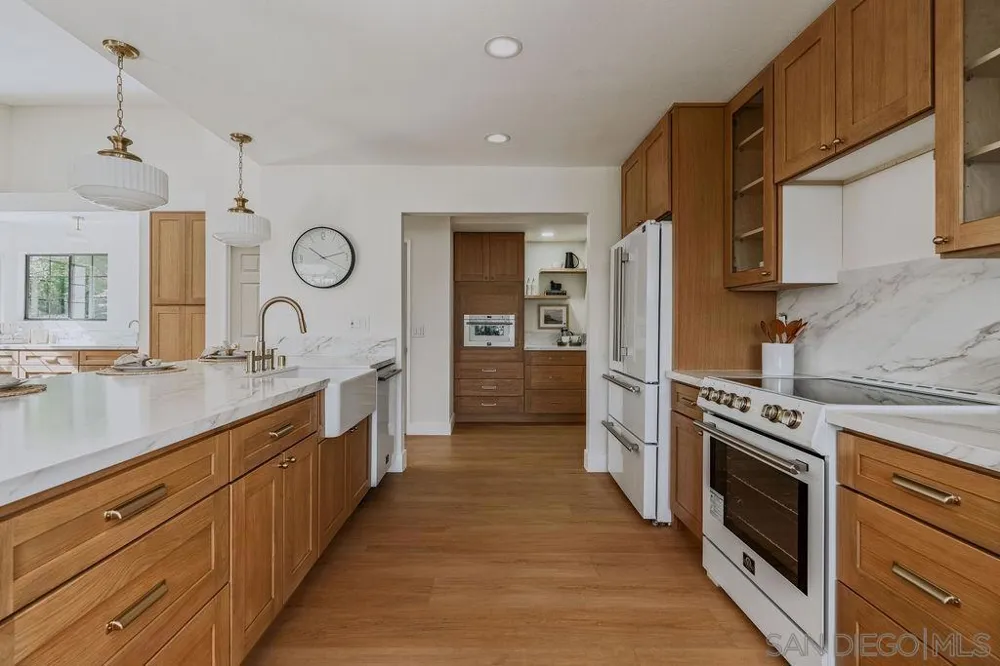 1451 Ventana Dr Escondido, CA 92029