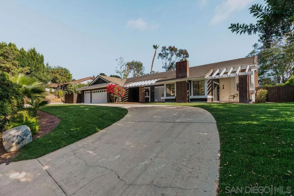 1451 Ventana Dr Escondido, CA 92029