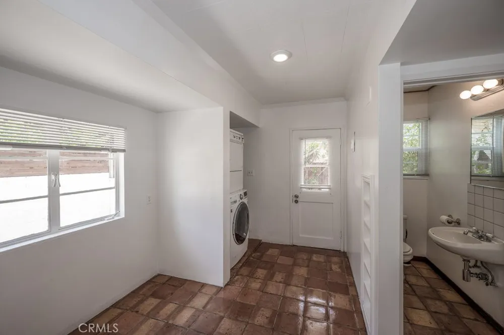6229 Agnes Avenue North Hollywood, CA 91606