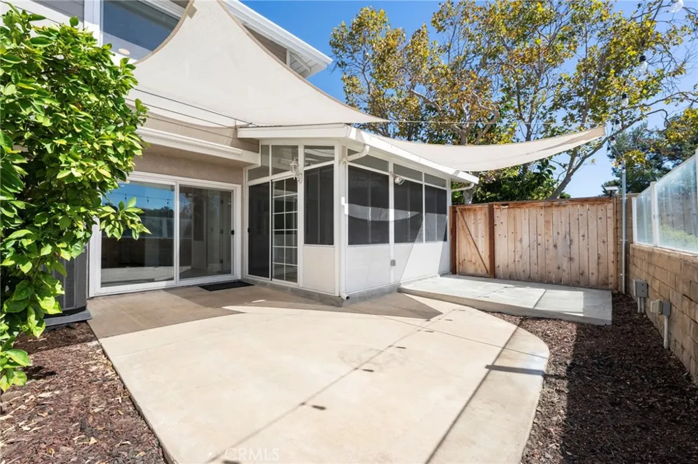 22262 Summit Hill Lake Forest, CA 92630