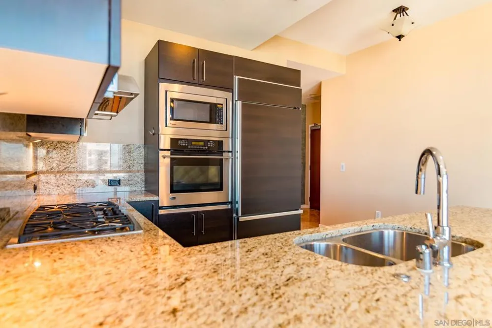 800 The Mark Ln #2301 San Diego, CA 92101