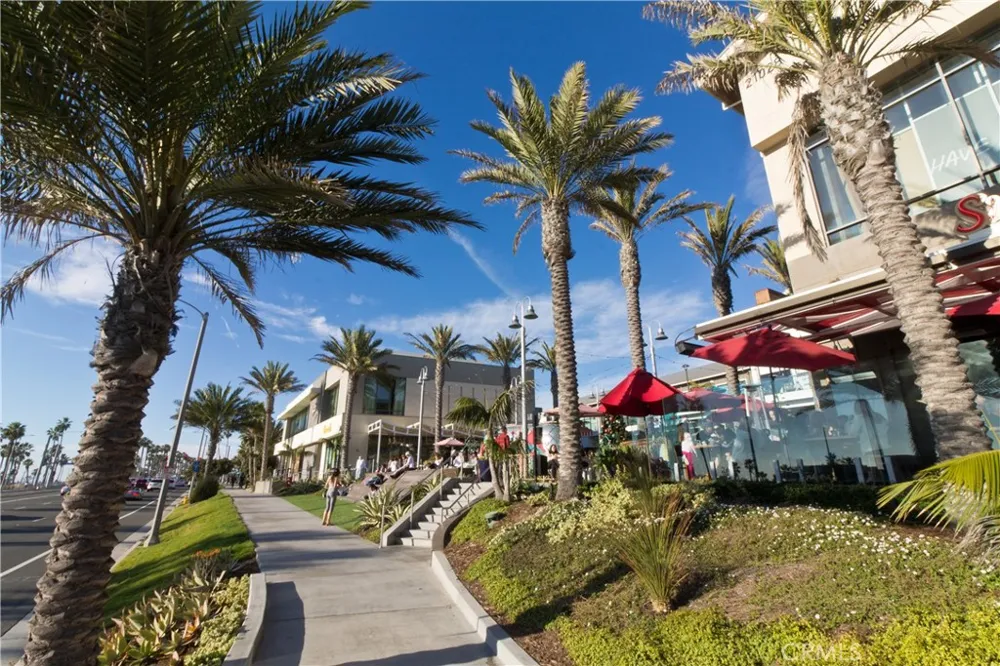 17162 Pacific Coast Highway #204 Sunset Beach, CA 92649
