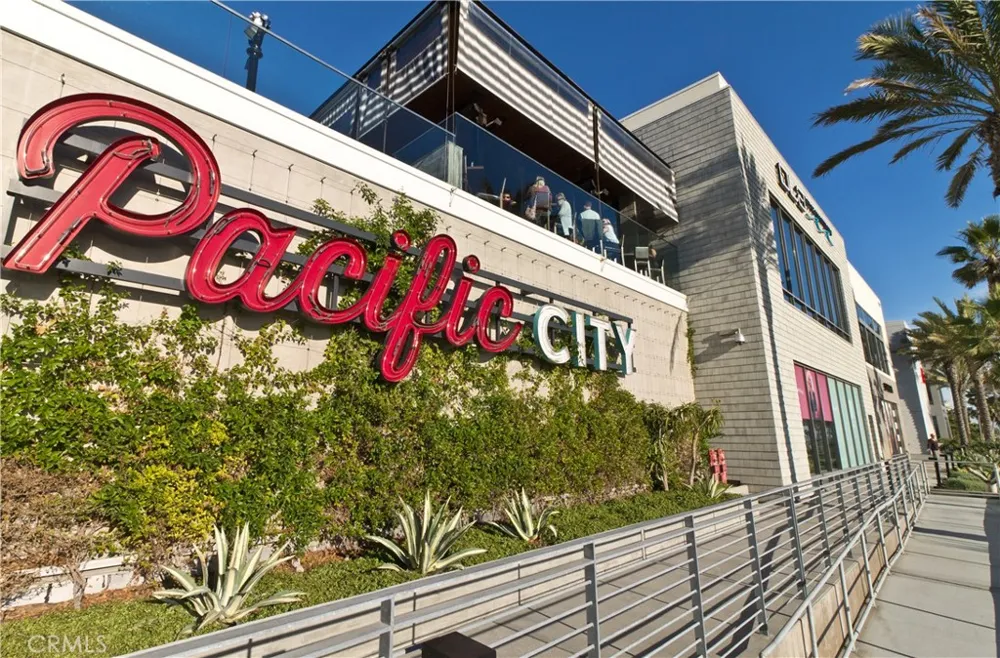 17162 Pacific Coast Highway #204 Sunset Beach, CA 92649