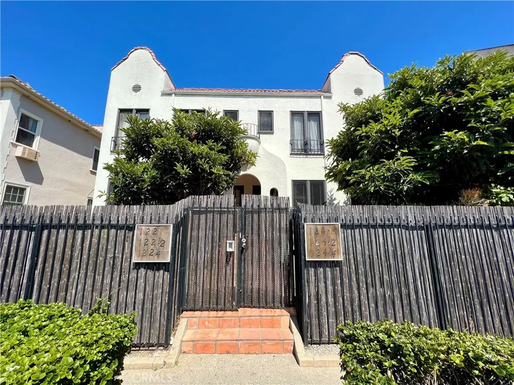 124 S Westmoreland Ave Los Angeles, CA 90004