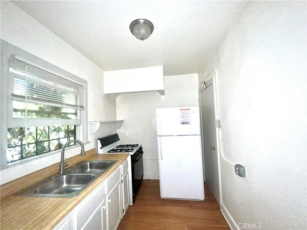 124 S Westmoreland Ave Los Angeles, CA 90004