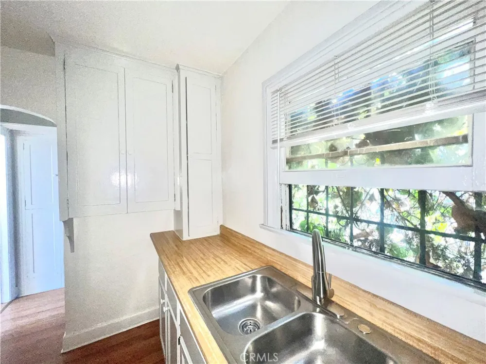 124 S Westmoreland Ave Los Angeles, CA 90004