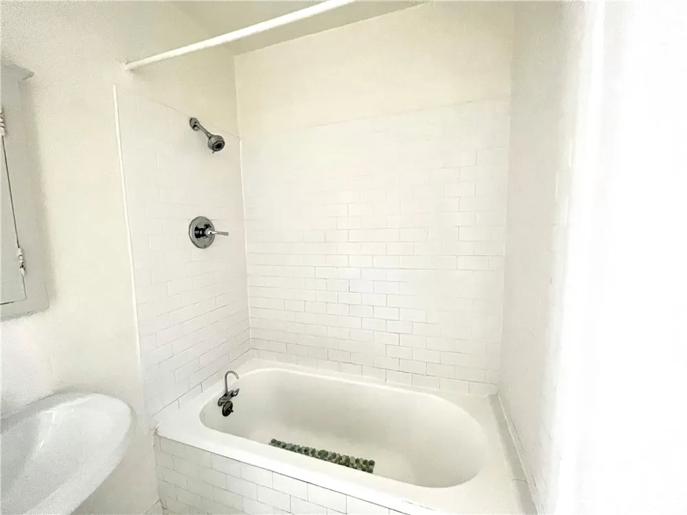124 S Westmoreland Ave Los Angeles, CA 90004