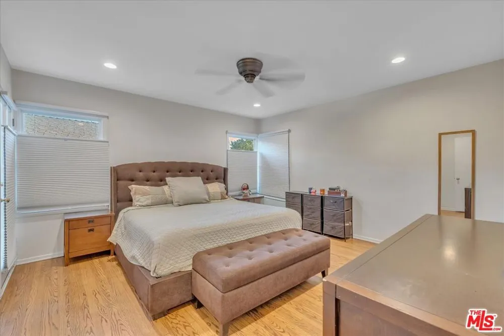 12430 Cumpston Street Valley Village, CA 91607