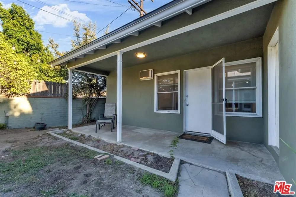12430 Cumpston Street Valley Village, CA 91607