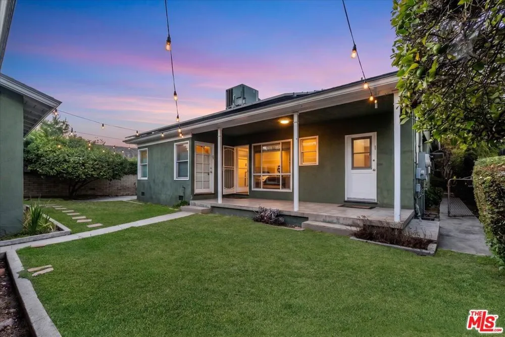 12430 Cumpston Street Valley Village, CA 91607