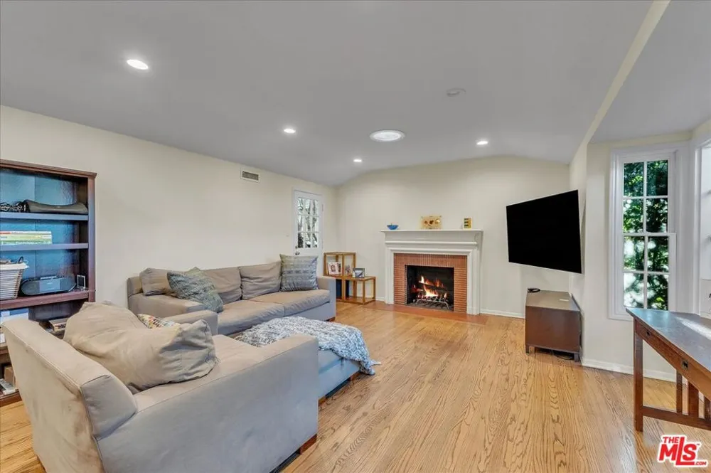 12430 Cumpston Street Valley Village, CA 91607