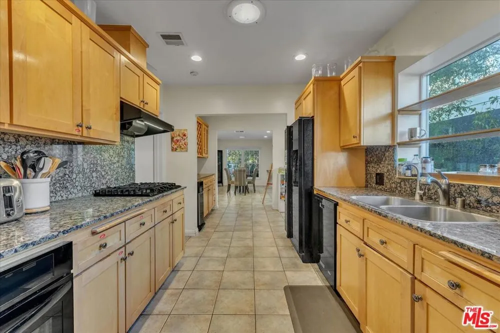 12430 Cumpston Street Valley Village, CA 91607