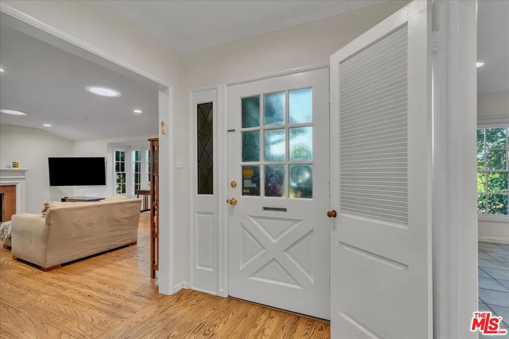 12430 Cumpston Street Valley Village, CA 91607