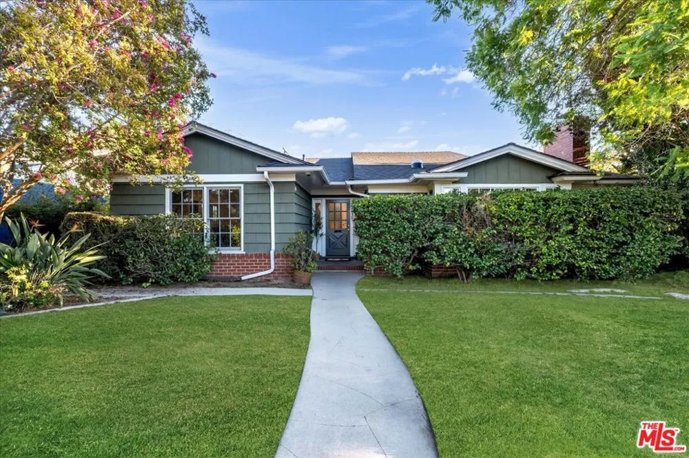 12430 Cumpston Street Valley Village, CA 91607
