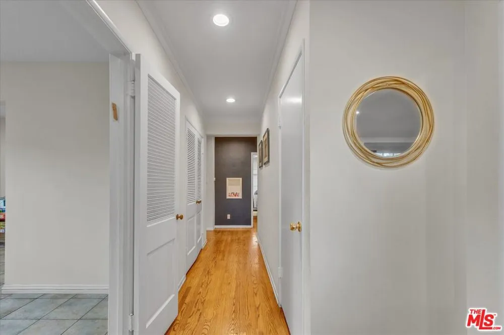 12430 Cumpston Street Valley Village, CA 91607