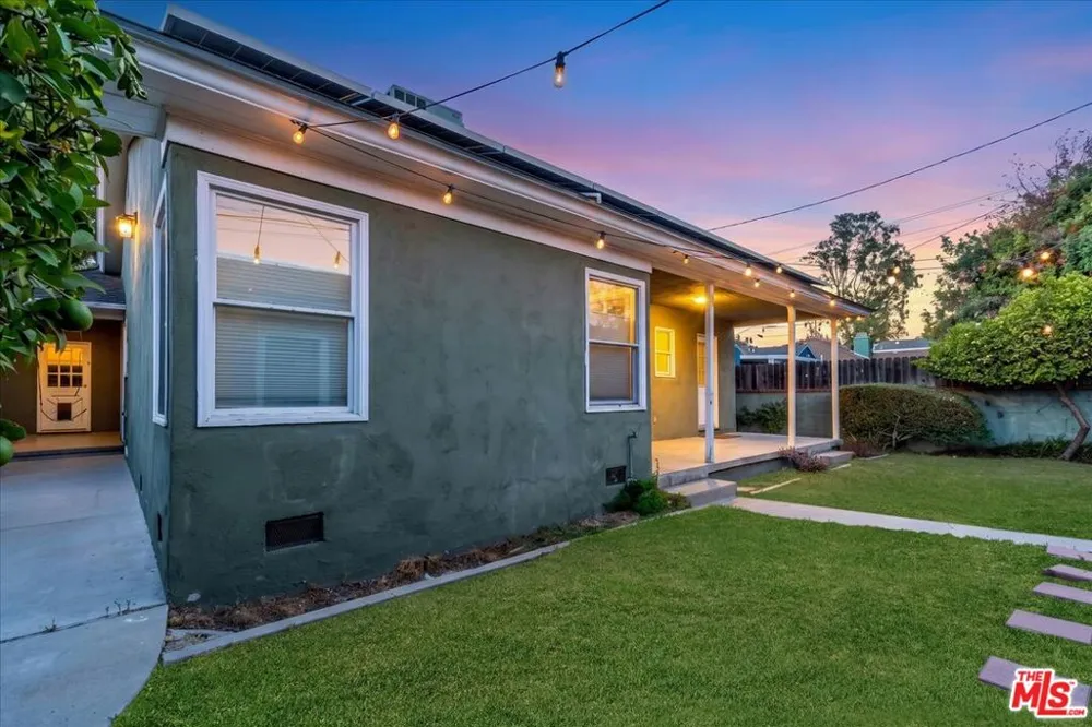 12430 Cumpston Street Valley Village, CA 91607