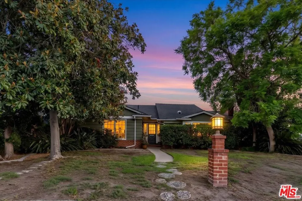 12430 Cumpston Street Valley Village, CA 91607