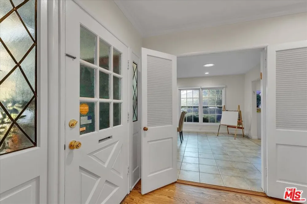 12430 Cumpston Street Valley Village, CA 91607