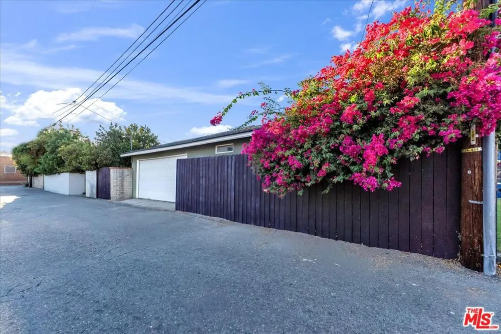 12430 Cumpston Street Valley Village, CA 91607
