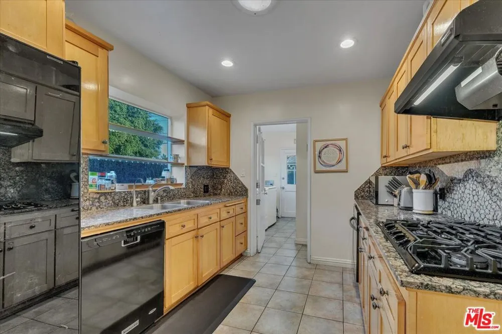 12430 Cumpston Street Valley Village, CA 91607