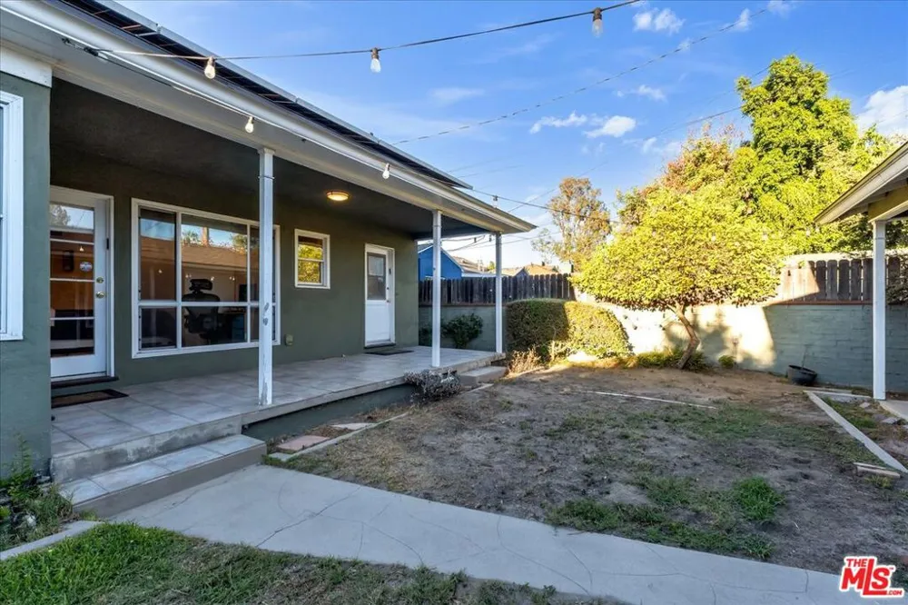 12430 Cumpston Street Valley Village, CA 91607