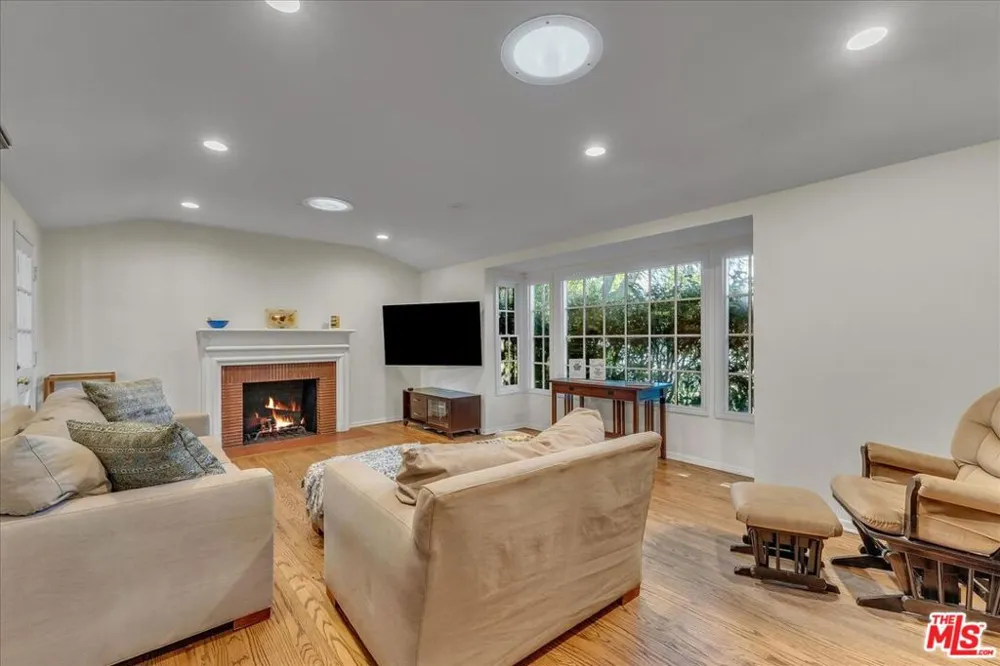 12430 Cumpston Street Valley Village, CA 91607