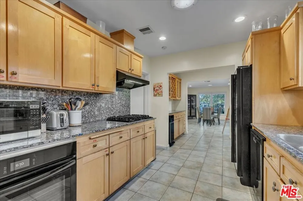 12430 Cumpston Street Valley Village, CA 91607
